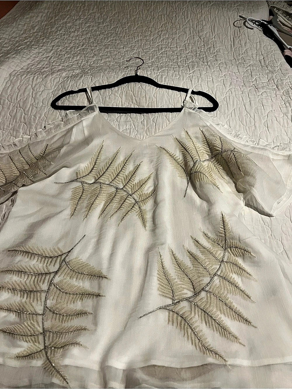Gimmicks Embroidered Ruffle Blouse in White Size Medium - Picture 4 of 8